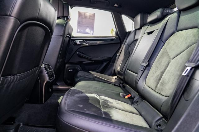 Photo of 2018 Black Porsche Macan