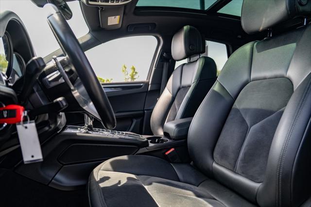 Photo of 2018 Black Porsche Macan
