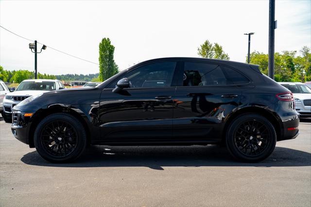 Photo of 2018 Black Porsche Macan