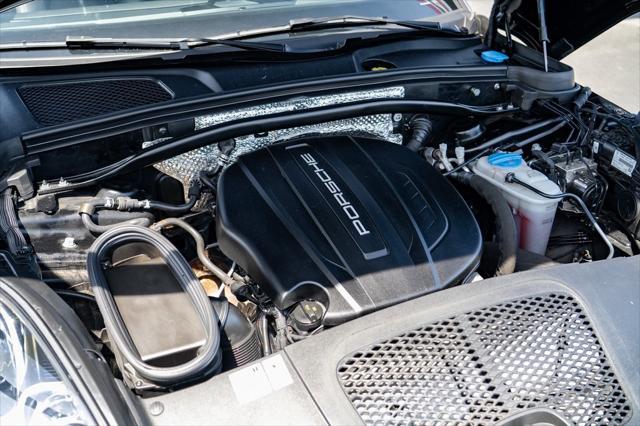 Photo of 2018 Black Porsche Macan