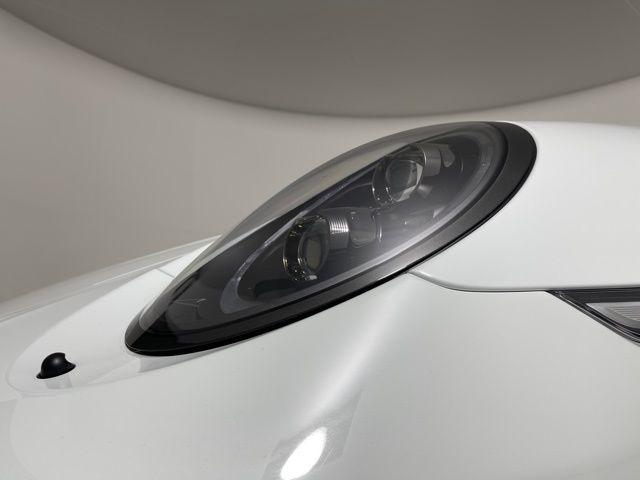 Photo of 2019 White Porsche 911