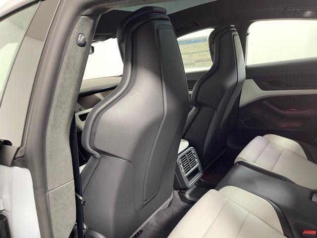 Photo of 2025 Ice Porsche Taycan