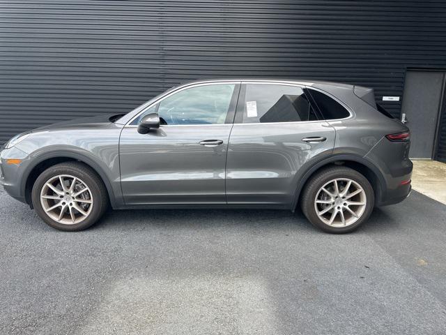 Photo of 2023 Quartzite Grey Metallic Porsche Cayenne