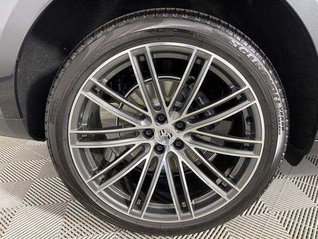Photo of 2025 Gray Porsche Macan