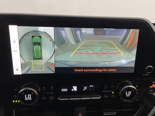 Photo of 2023 Moon Dust Toyota Highlander Hybrid