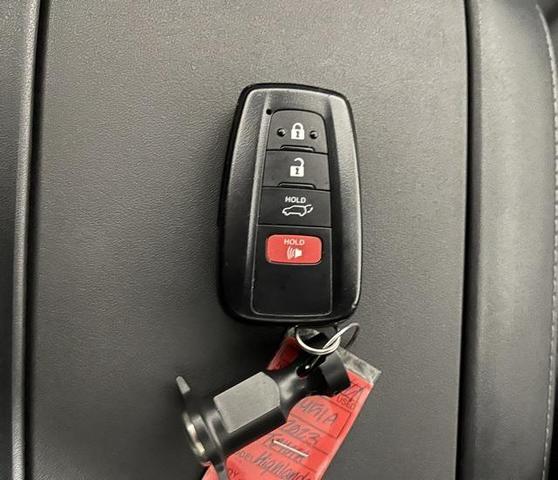 Photo of 2023 Moon Dust Toyota Highlander Hybrid