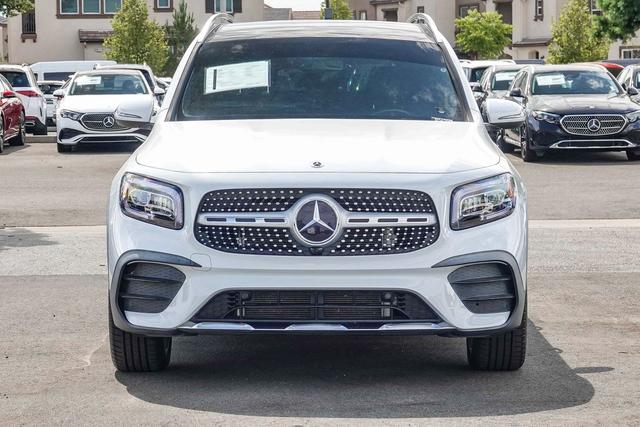 Photo of 2021 Digital White Pearl Metallic Mercedes-Benz GLB 250