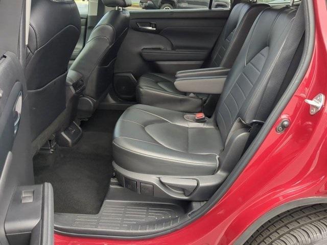 Photo of 2022 Ruby Flare Pearl Toyota Highlander