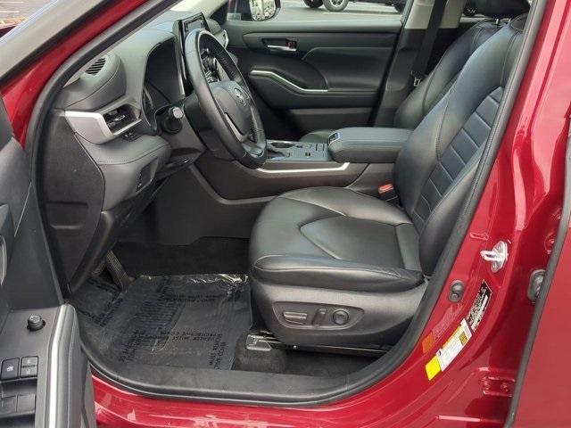 Photo of 2022 Ruby Flare Pearl Toyota Highlander