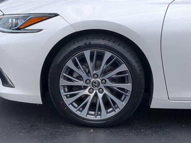 Photo of 2021 Eminent White Pearl Lexus ES 250