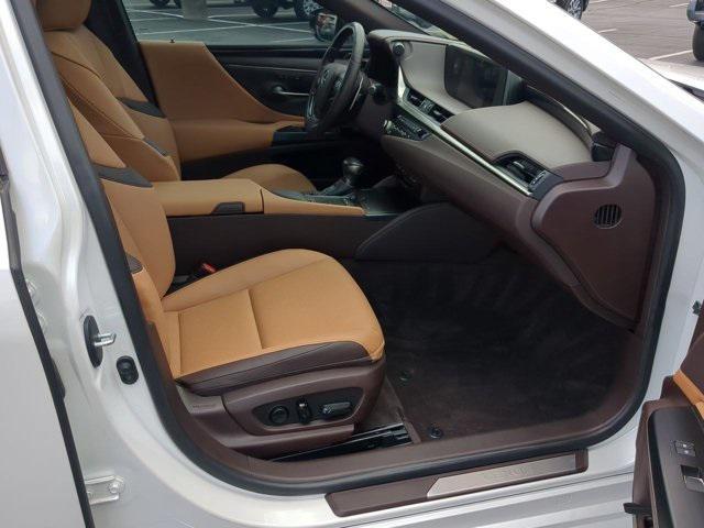 Photo of 2021 Eminent White Pearl Lexus ES 250