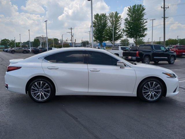 Photo of 2021 Eminent White Pearl Lexus ES 250