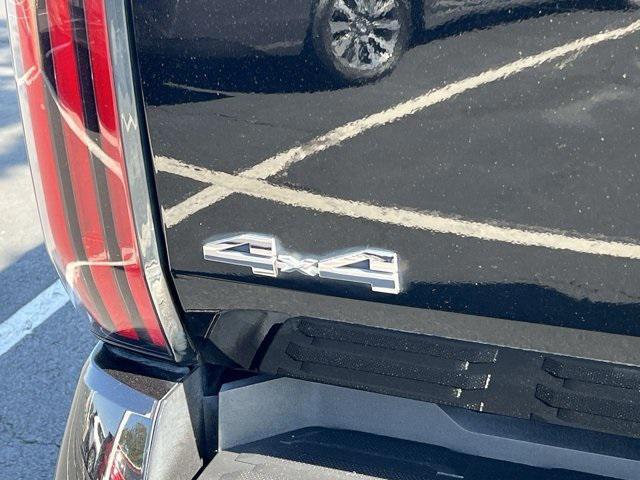 Photo of 2022 Midnight Black Metallic Toyota Tundra