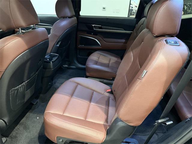 Photo of 2024 Ebony Black Kia Telluride