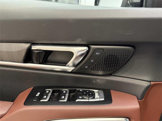 Photo of 2024 Ebony Black Kia Telluride