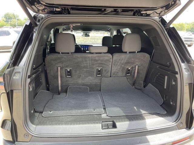 Photo of 2025 Mosaic Black Metallic Chevrolet Traverse