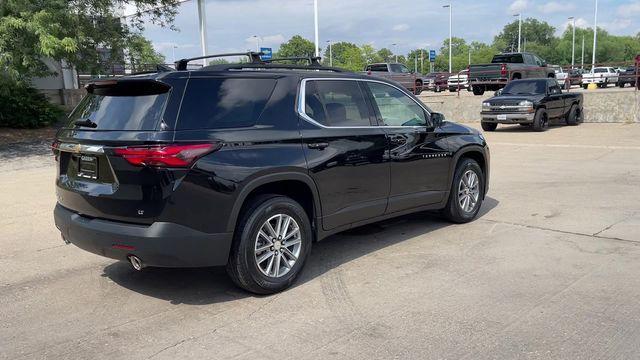 Photo of 2022 Mosaic Black Metallic Chevrolet Traverse