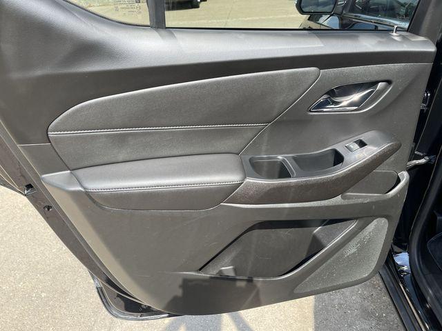 Photo of 2022 Mosaic Black Metallic Chevrolet Traverse