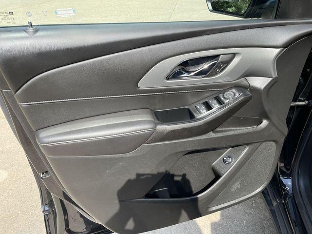 Photo of 2022 Mosaic Black Metallic Chevrolet Traverse