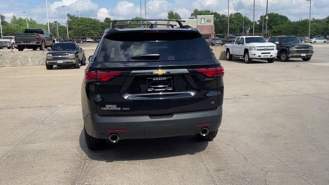 Photo of 2022 Mosaic Black Metallic Chevrolet Traverse