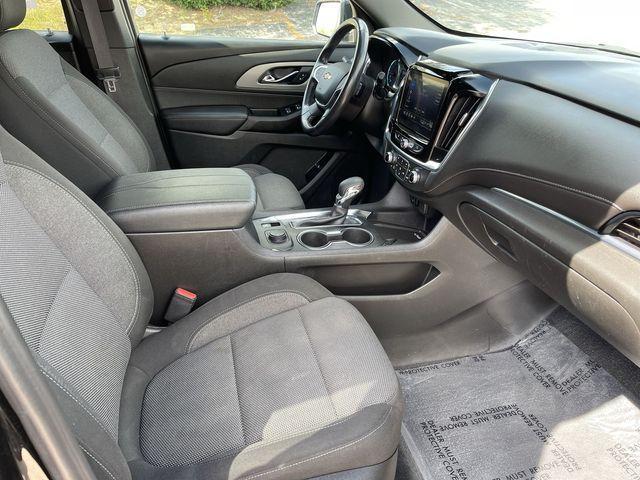 Photo of 2022 Mosaic Black Metallic Chevrolet Traverse