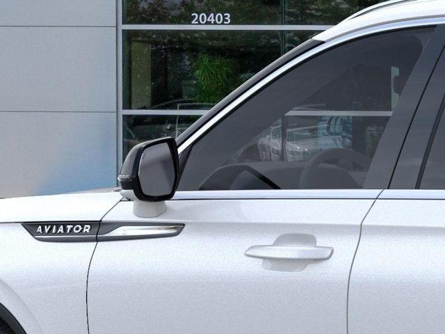 Photo of 2025 Pristine White Metallic Tri-Coat Lincoln Aviator
