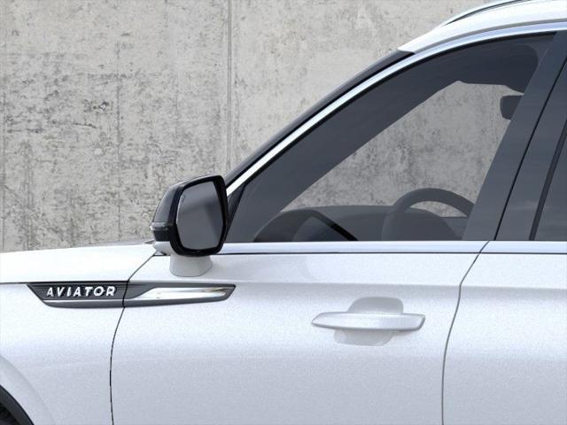Photo of 2025 Pristine White Metallic Tri-Coat Lincoln Aviator