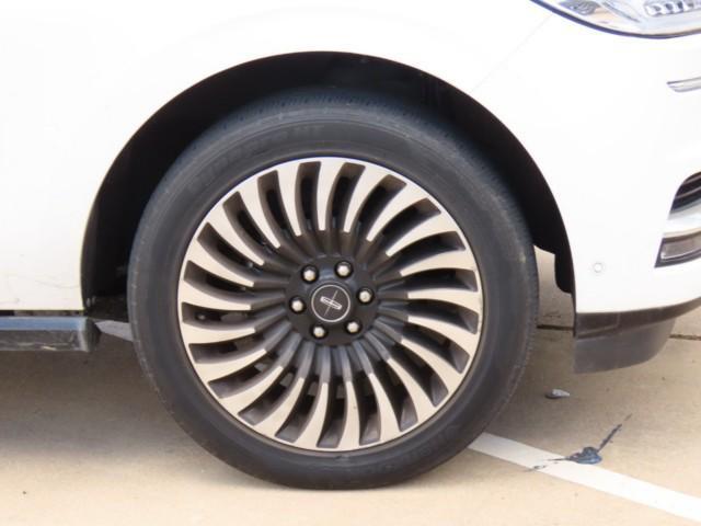 Photo of 2020 Pristine White Lincoln Navigator