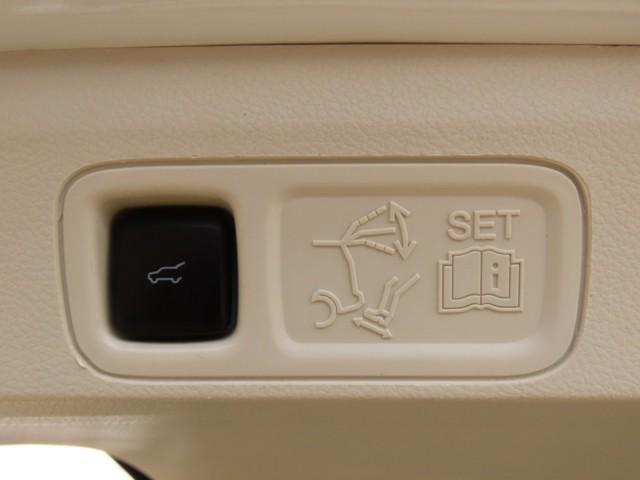 Photo of 2020 Pristine White Lincoln Navigator