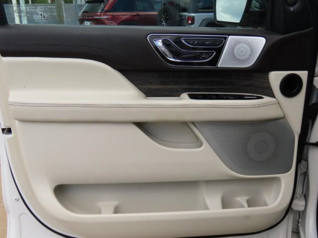 Photo of 2020 Pristine White Lincoln Navigator