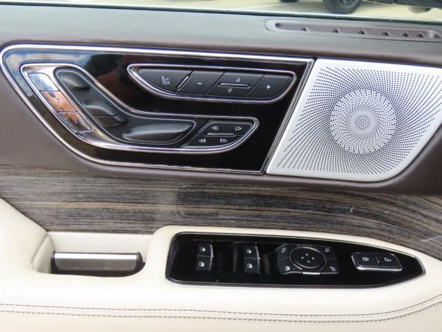 Photo of 2020 Pristine White Lincoln Navigator