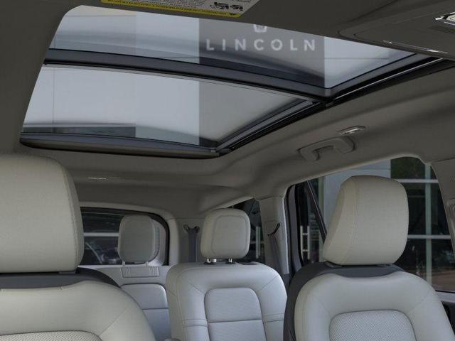 Photo of 2025 Asher Gray Metallic Clearcoat Lincoln Aviator
