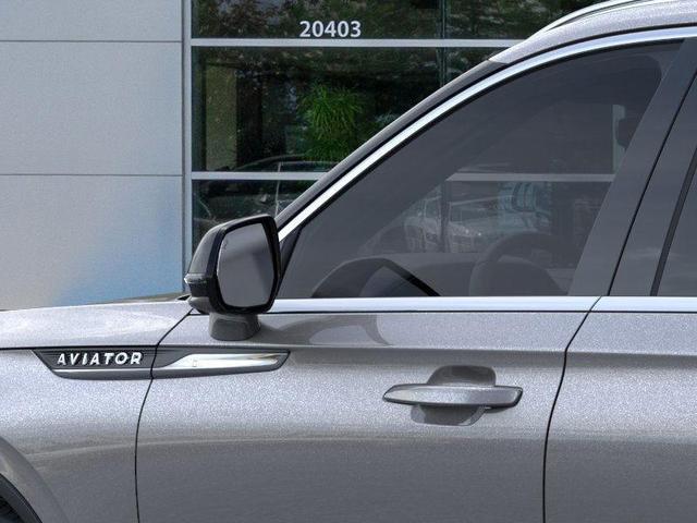 Photo of 2025 Asher Gray Metallic Clearcoat Lincoln Aviator