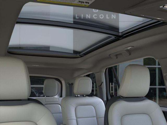 Photo of 2025 Asher Gray Metallic Clearcoat Lincoln Aviator
