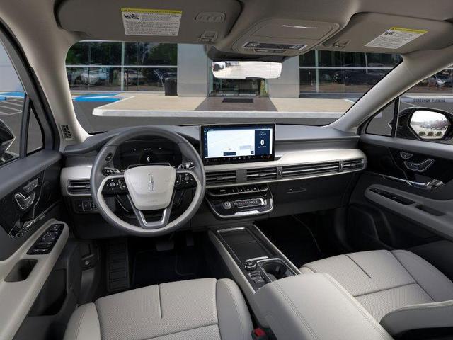Photo of 2025 Infinite Black Metallic Clearcoat Lincoln Corsair