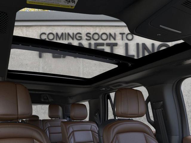 Photo of 2025 Pristine White Metallic Tri-Coat Lincoln Navigator