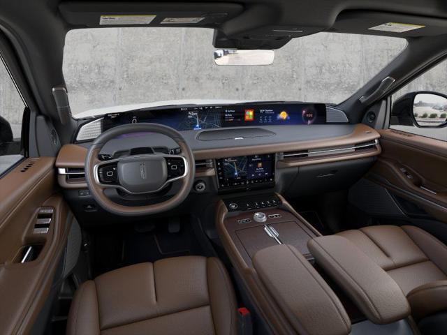 Photo of 2025 Pristine White Metallic Tri-Coat Lincoln Navigator