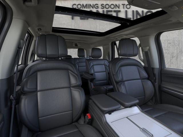 Photo of 2025 Pristine White Metallic Tri-Coat Lincoln Navigator