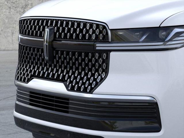 Photo of 2025 Pristine White Metallic Tri-Coat Lincoln Navigator