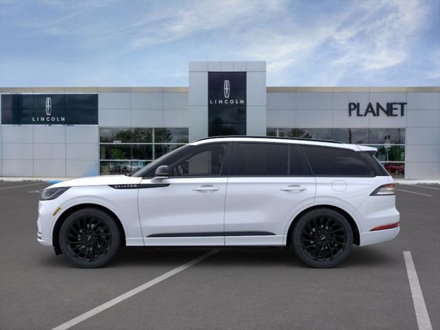 Photo of 2025 Crystal White Metallic Clearcoat Lincoln Aviator