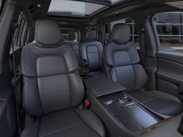 Photo of 2025 Crystal White Metallic Clearcoat Lincoln Aviator