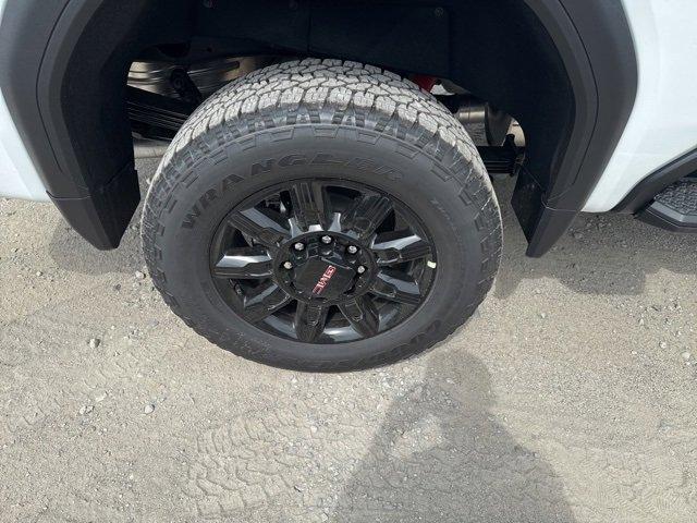 Photo of 2025 White GMC Sierra 2500