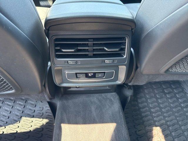 Photo of 2022 Glacier White Metallic Audi Q7