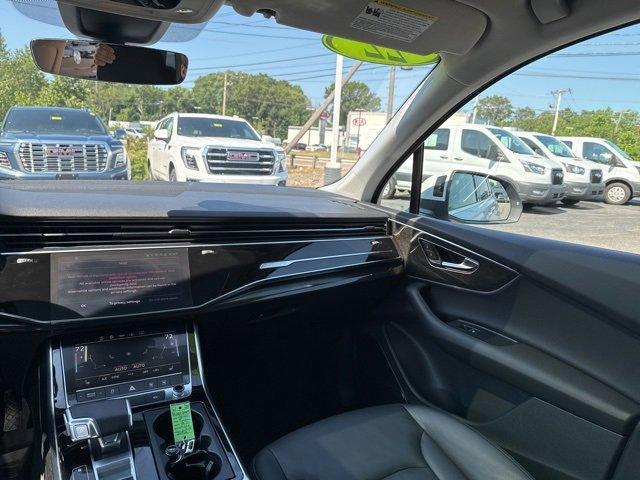 Photo of 2022 Glacier White Metallic Audi Q7