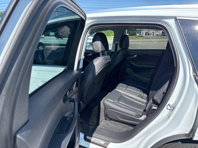Photo of 2022 Glacier White Metallic Audi Q7