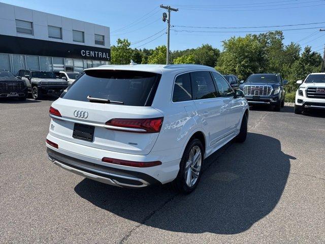 Photo of 2022 Glacier White Metallic Audi Q7