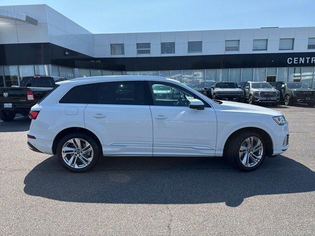 Photo of 2022 Glacier White Metallic Audi Q7