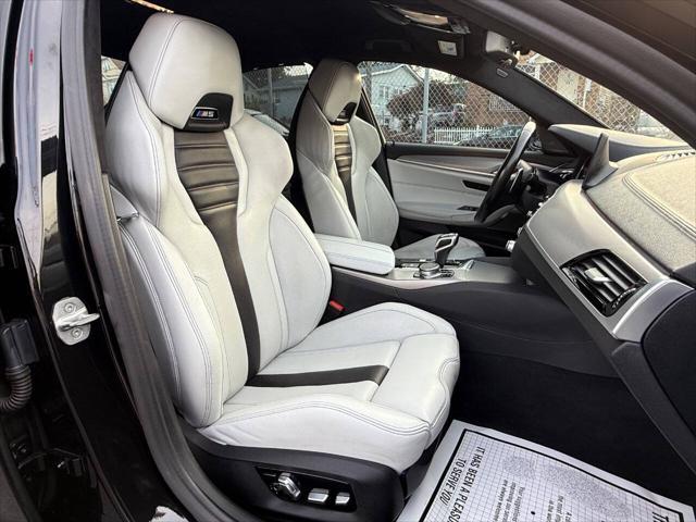 Photo of 2019 Azurite Black Metallic BMW M5