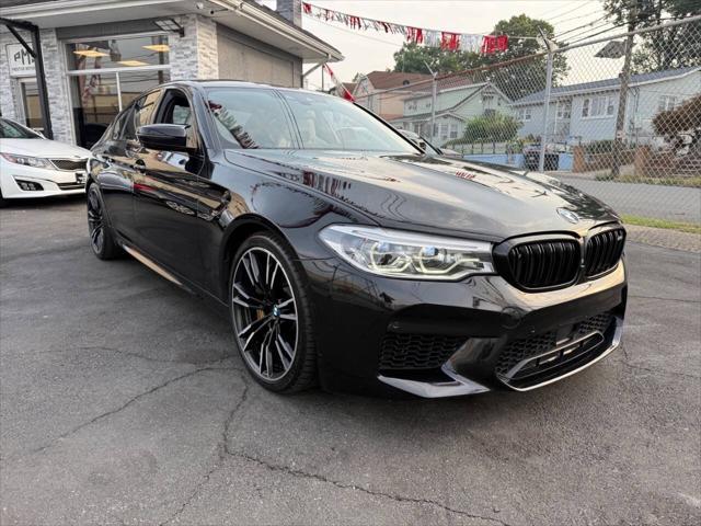 Photo of 2019 Azurite Black Metallic BMW M5