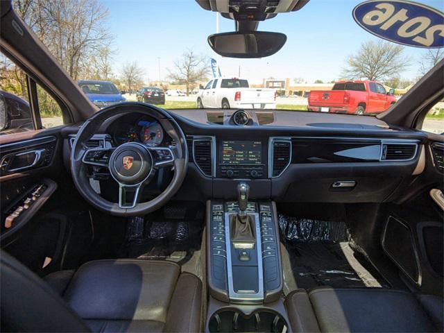 Photo of 2016 Black Porsche Macan